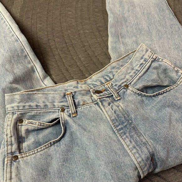 Chic 90s Vintage Jeans - Picture 4 of 9